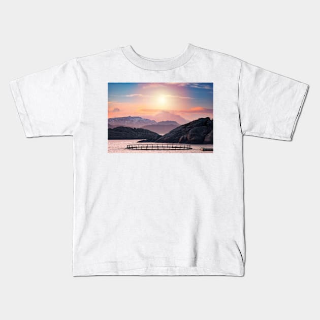 Witnessing The Death Of The Sun Kids T-Shirt by TaivalkonAriel